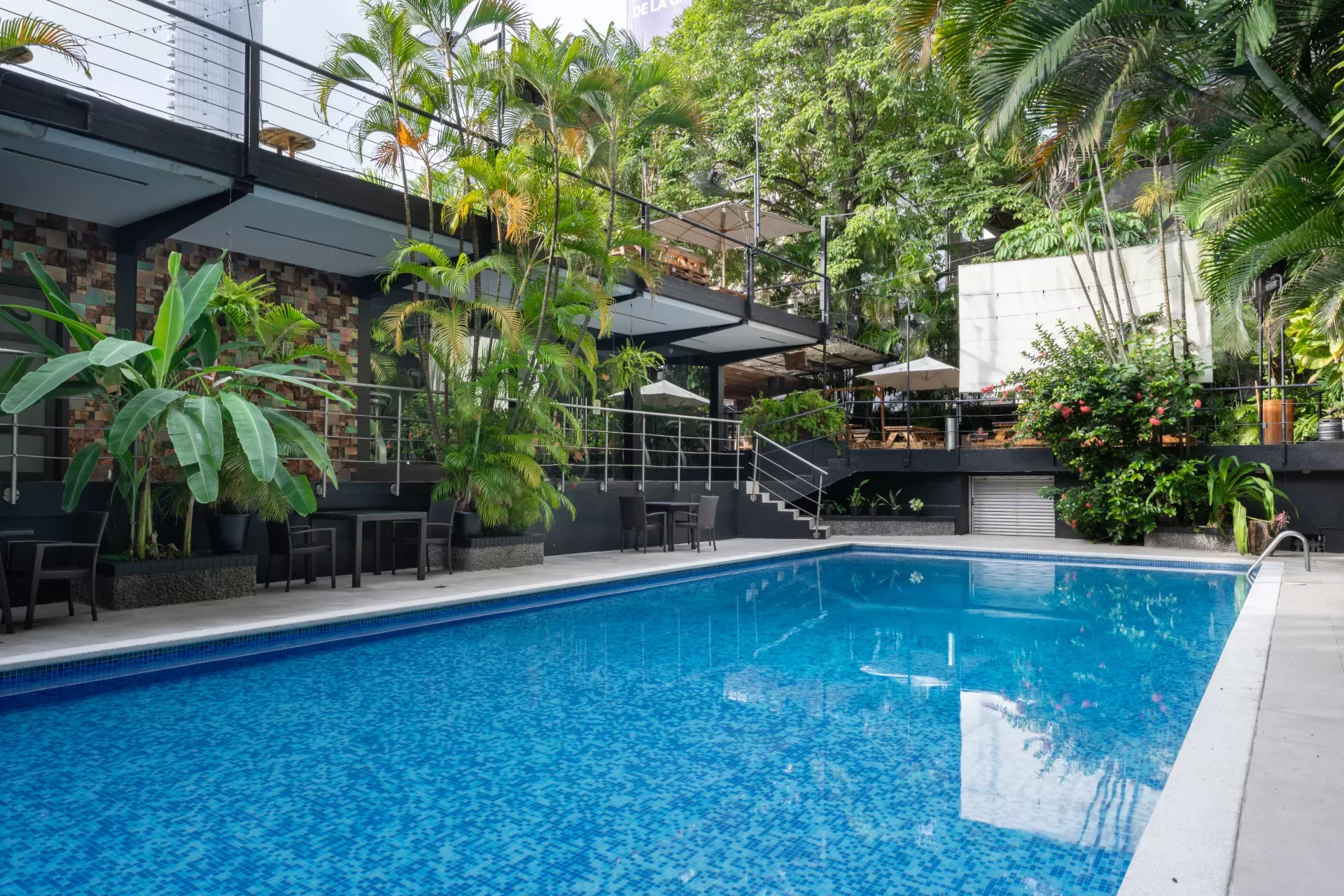 riande - Piscina y  Jacuzzi