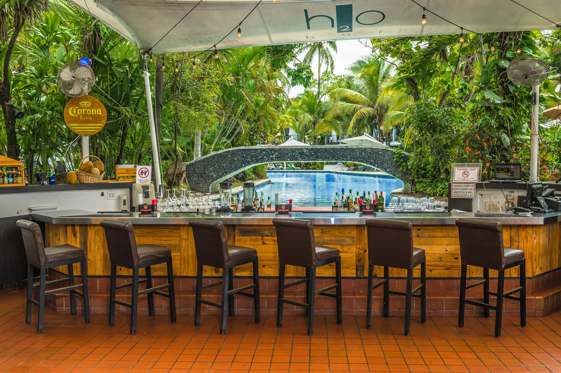 Pool Bar H2O  & BBQ